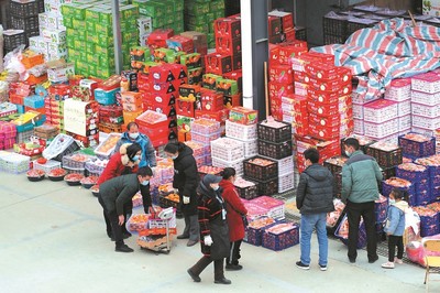 记者探访十堰节前市场:商品琳琅满目 物资供应充足